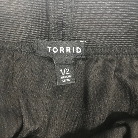 Torriid Black Floral Skirt Sz 1/2 (S06) - Picture 7 of 8